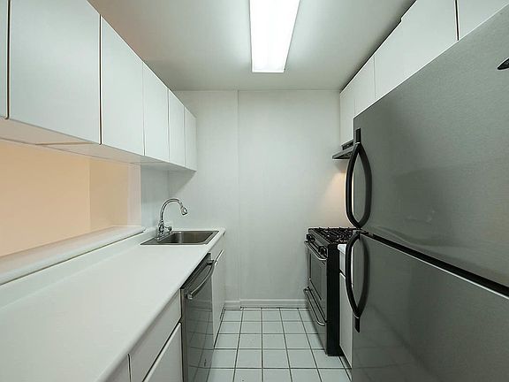 5th image of 215 W 95th St APT 15G