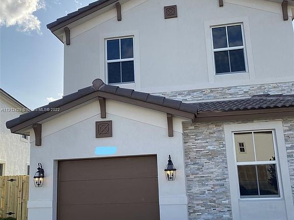4th image of 2431 NW 131st Cir
