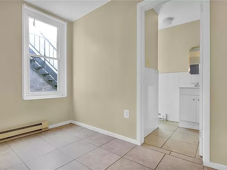 446 W Allen St — Photo 5
