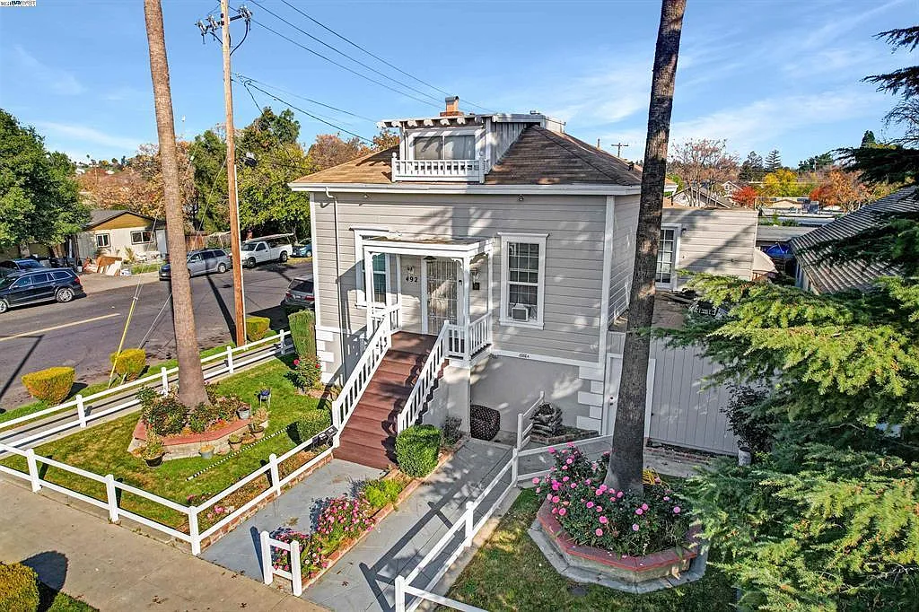 492 N Livermore Ave — Photo 1