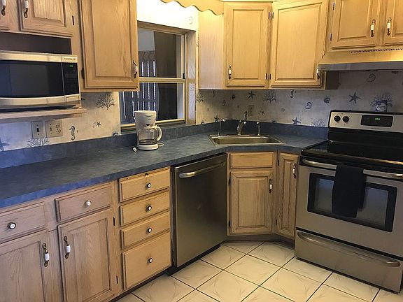 4th image of 260 E Tarpon Blvd NW