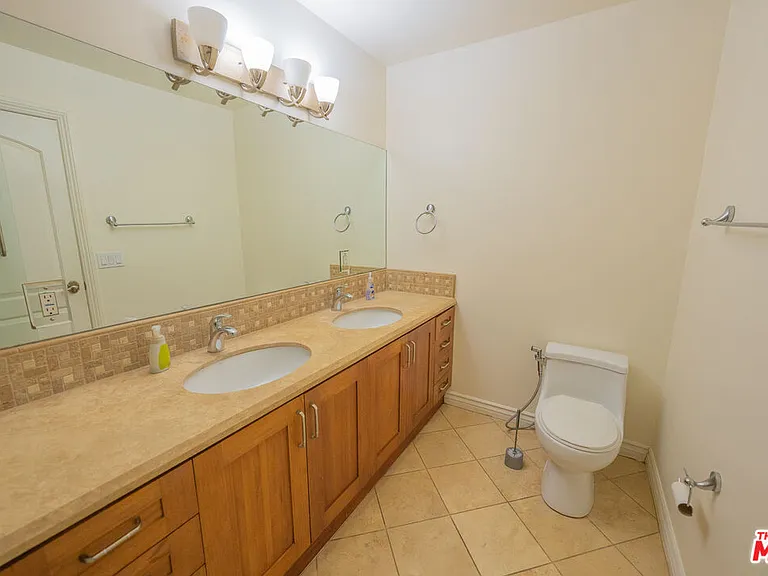626 E Orange Grove Ave #105 — Photo 22
