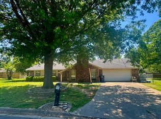 2814 W Highland Dr, Rogers, AR 72756