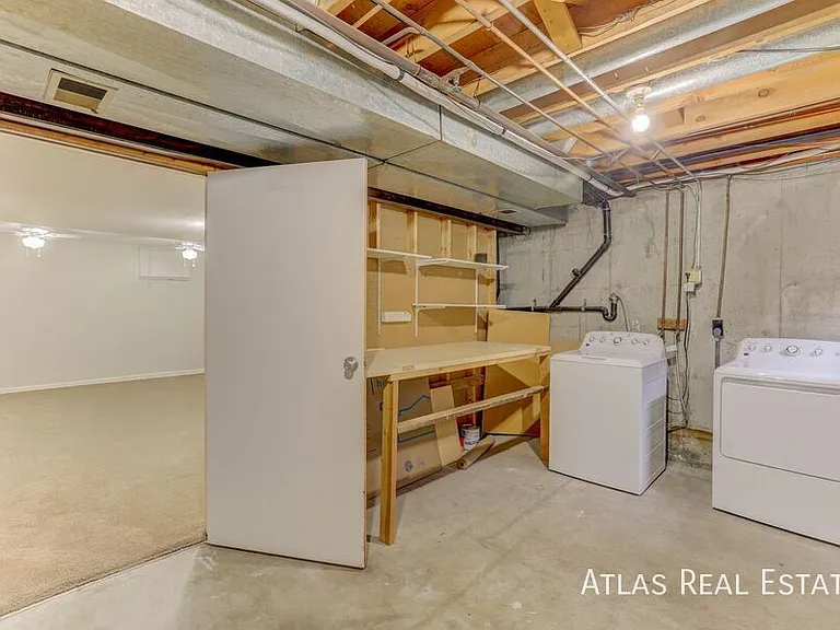 2565 Iris St — Photo 27