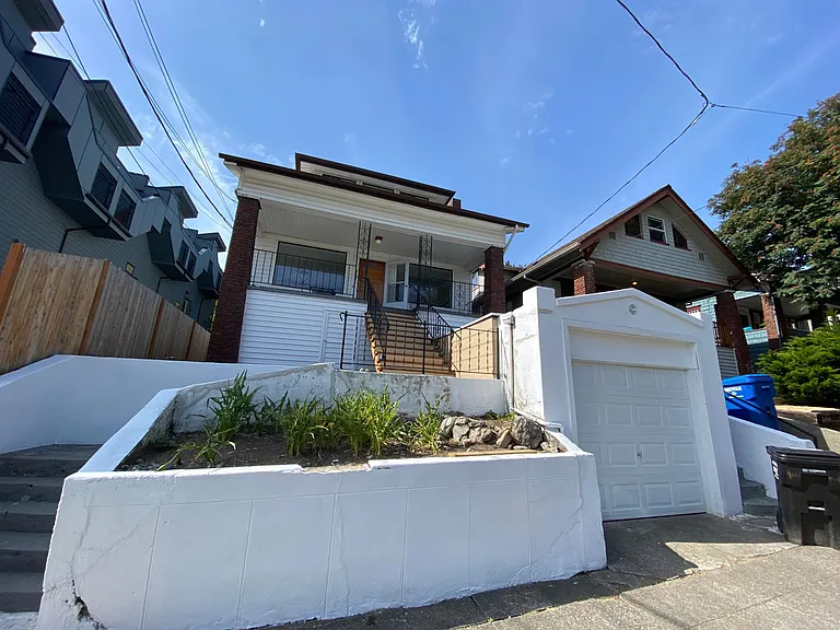4457 Whitman Ave N — Photo 4