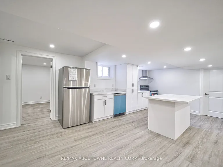 4395 Longmoor Dr #LOWER — Photo 10
