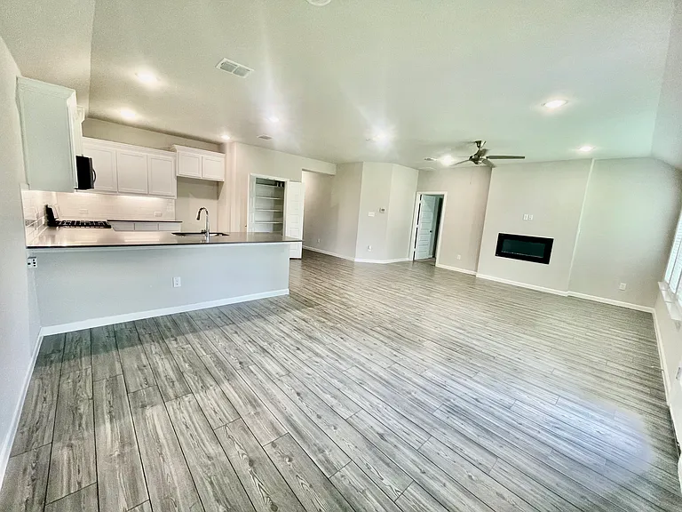 525 Ardsley Ln — Photo 37