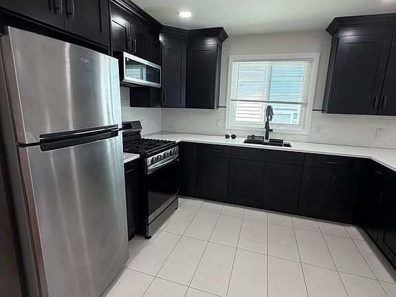 2nd image of 1058-1060 E 25th St #2