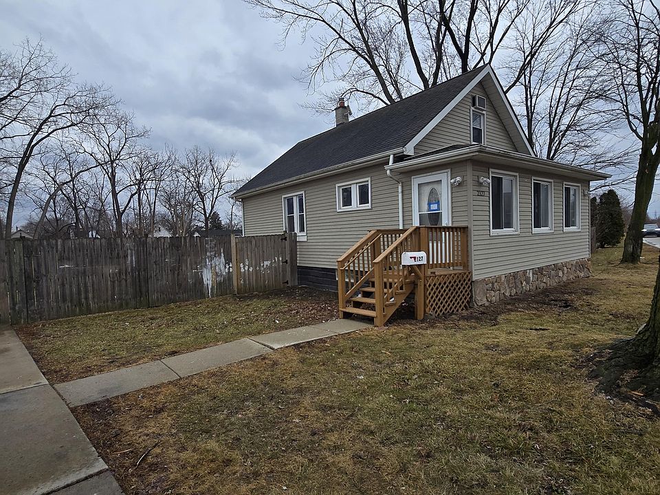 1st image of 2127 River Dr