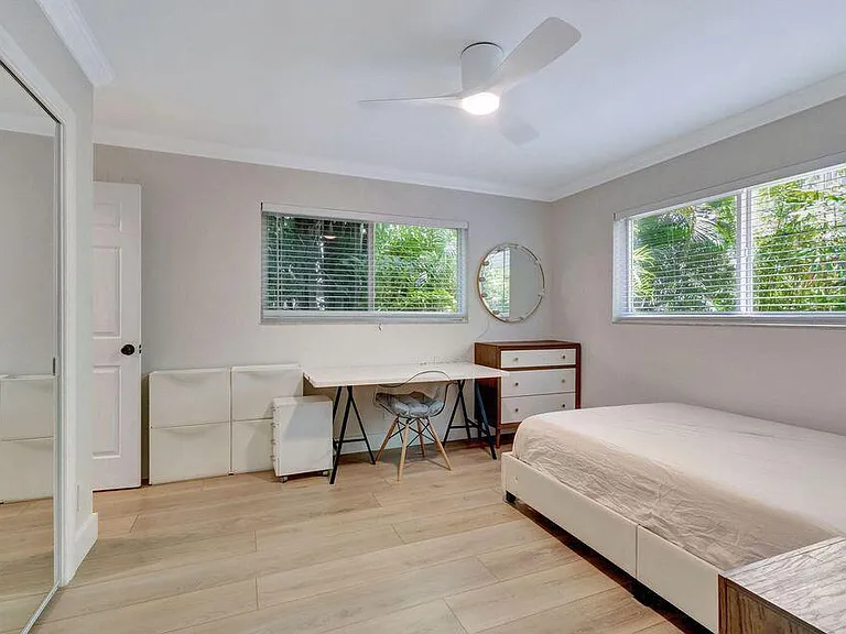 49 SE 7th Ave #2 — Photo 13
