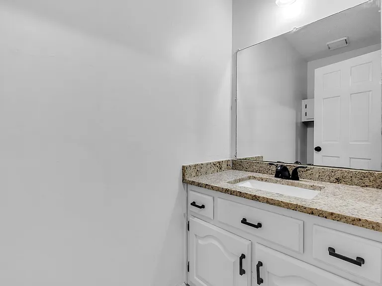 7347 Richmond Rd — Photo 3