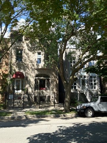1st image of 3338 S Calumet Ave APT 3