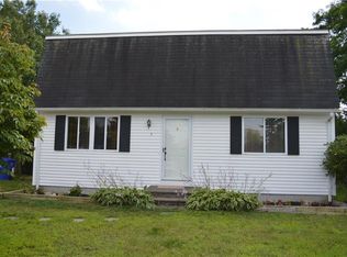 5 Whispering Pines Ct, West Warwick, RI 02893