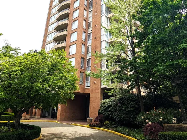 4689 Hazel St #201, Burnaby, BC V5H 4R6