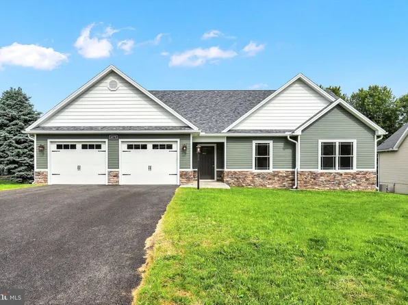 6279 Oak Leaf Ln N, Fayetteville, PA 17222
