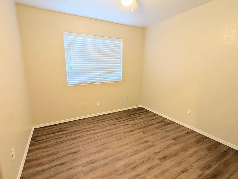 116 W Del Rio St — Photo 23