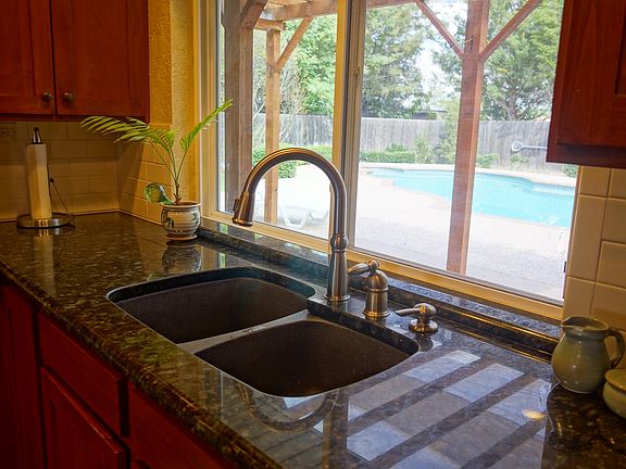 4th image of 4207 Briar Cliff Dr