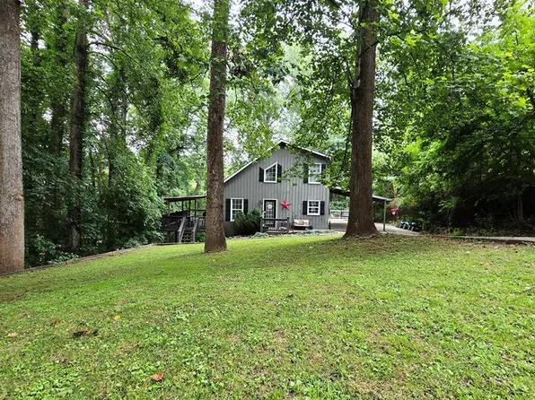 201 Oxford Dr, Martinsville, VA 24112