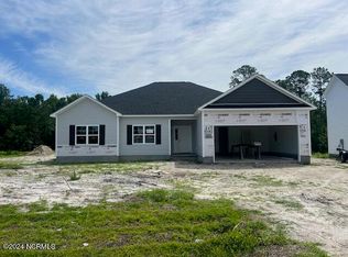 606 Macy Pl, Hubert, NC 28539