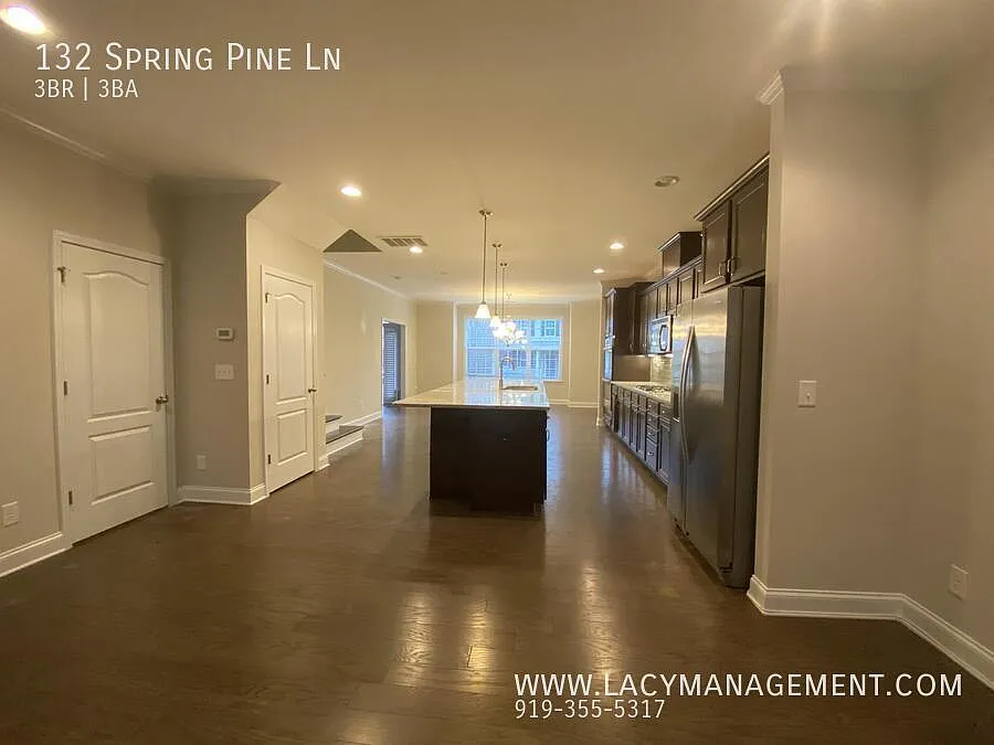 3 bed, 2.5 bath, 2100 sqft, $2,195 — Photo 4