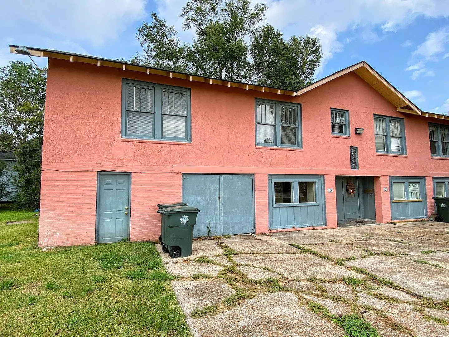 2 bedroom/1 bathroom apartment for rent in Downtown Lake Charles, LA — Photo 1
