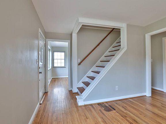 4th image of 7900 Greenbriar Ln