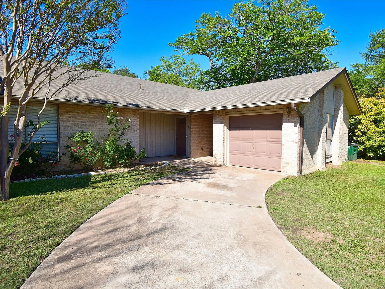 2 bed, 1.0 bath, 900 sqft, $1,550 — Photo 2