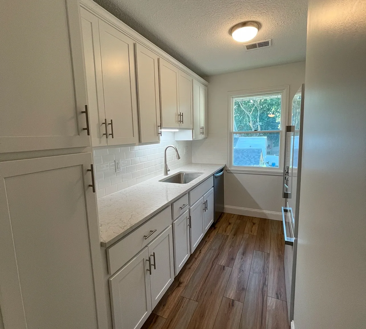 105 E Sands St — Photo 3