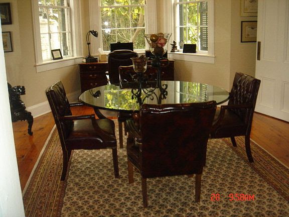 5th image of 602 E Saint Charles St