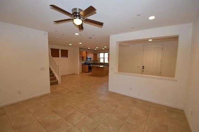 1816 Golden Willow Ave — Photo 3