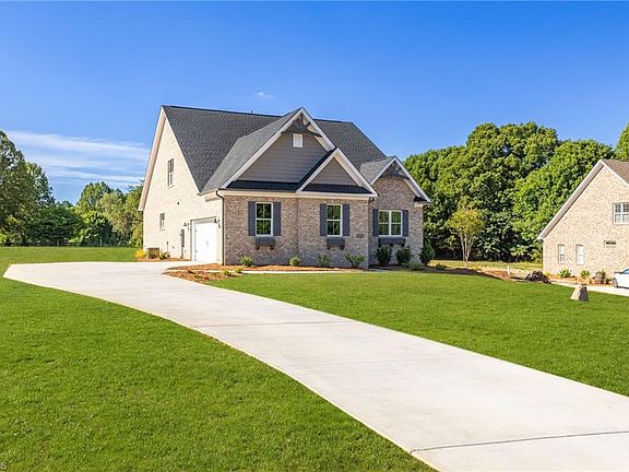 3rd image of 8305 Pyramid Dr