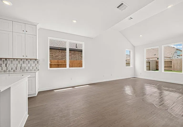 25714 Sapphire Cove St — Photo 14