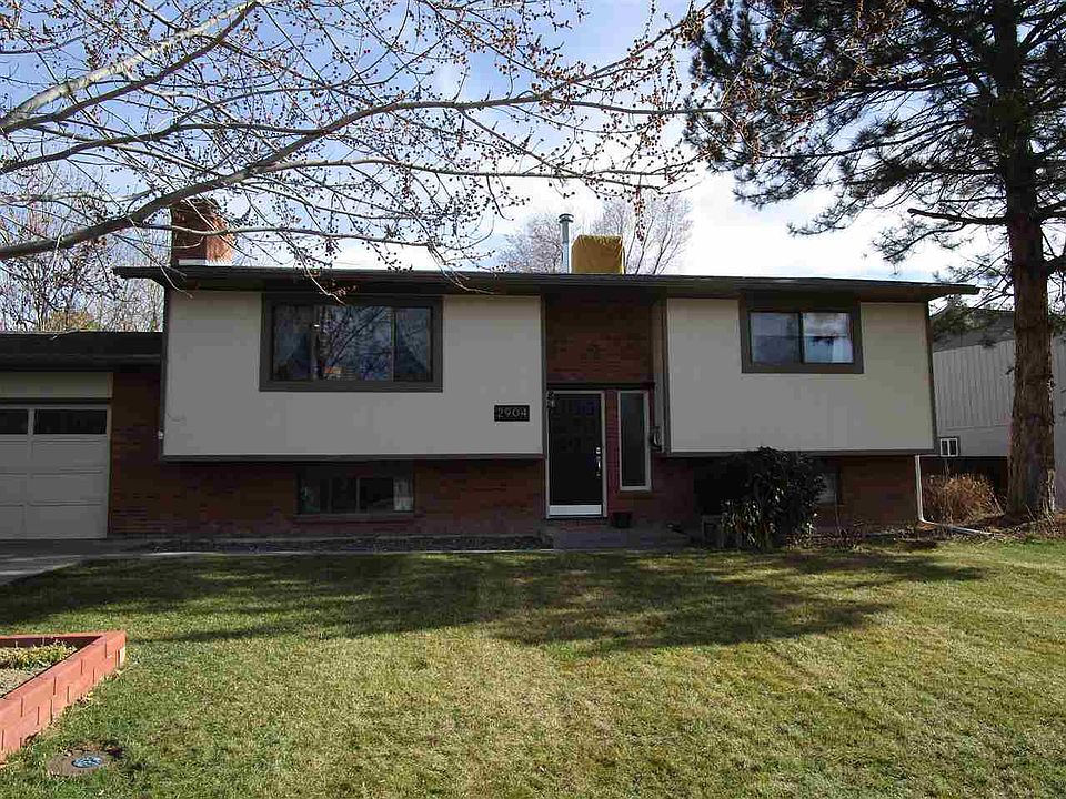 2nd image of 2904 Applewood St