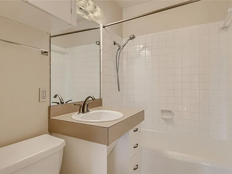 Ensuite Primary Bathroom