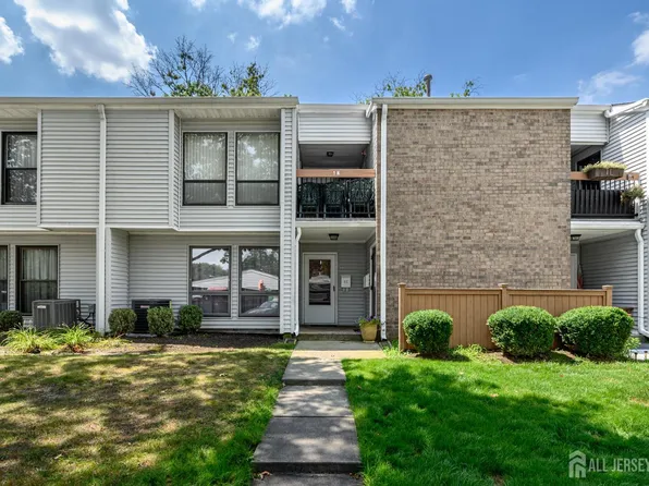 1 Lake Dr #L, Hightstown, NJ 08520