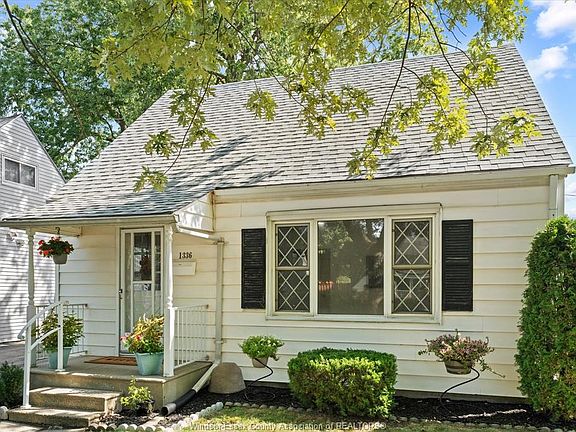 3rd image of 1336 Partington Ave