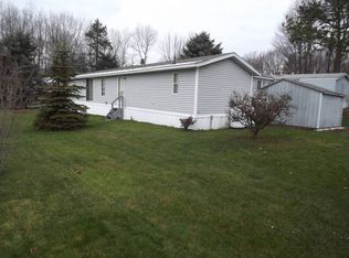 24 Longmeadow Dr, Mechanicville, NY 12118