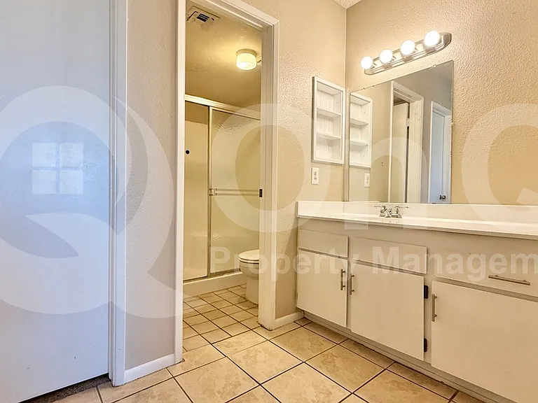 10828 N Biltmore Dr #212 — Photo 3
