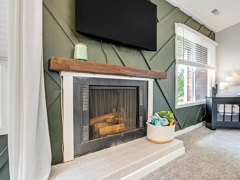 424 W Rockrimmon Blvd — Photo 9