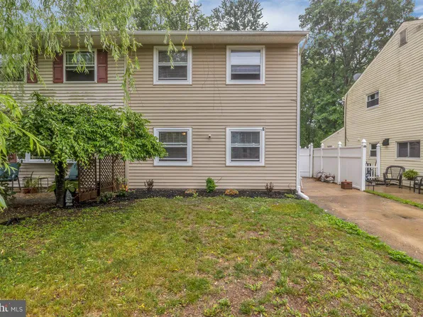 6 Hamal Ct, Turnersville, NJ 08012