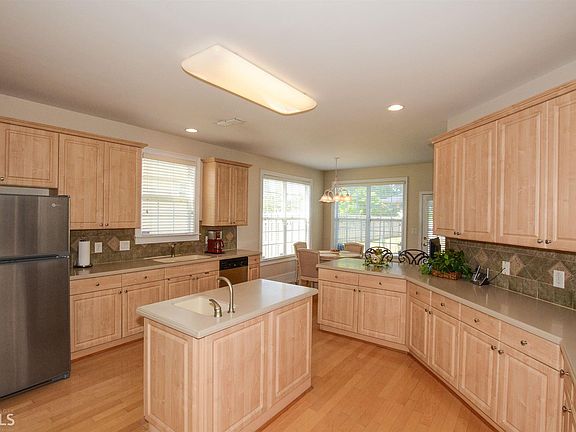 3rd image of 416 Grandiflora Dr