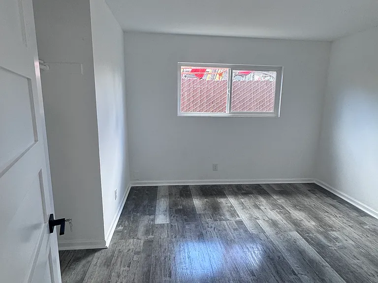 3322 Helix St — Photo 6