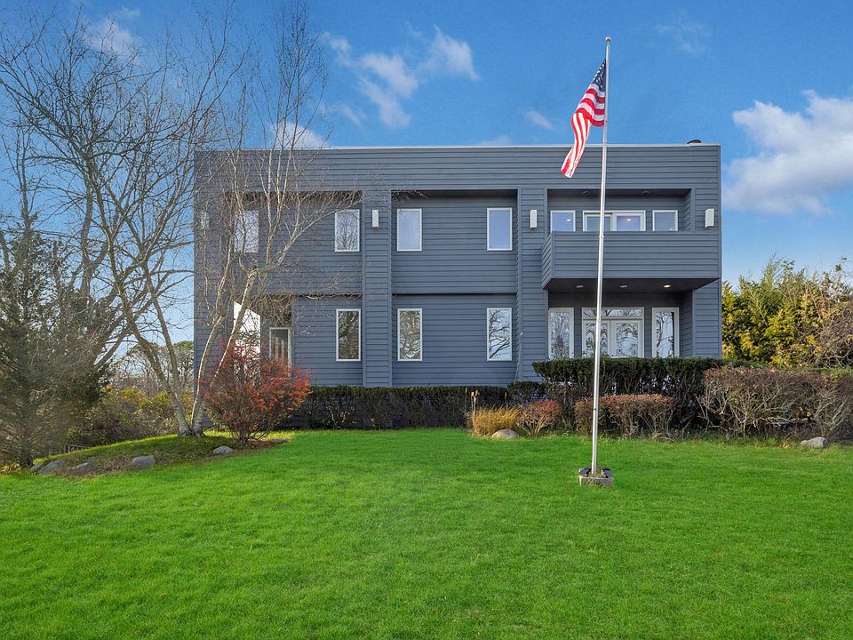 1st image of 36 Roosevelt Blvd E