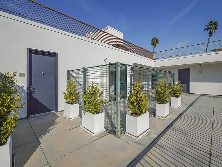 5800 Harold Way — Photo 23
