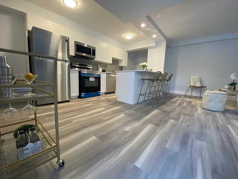 144 Lucan Ave #210 — Photo 10