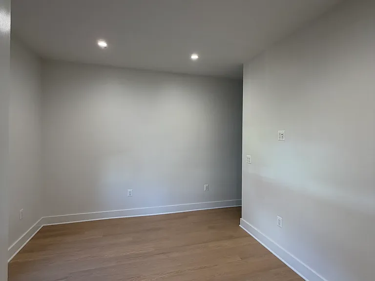 1001 Douglas St NE #A — Photo 7