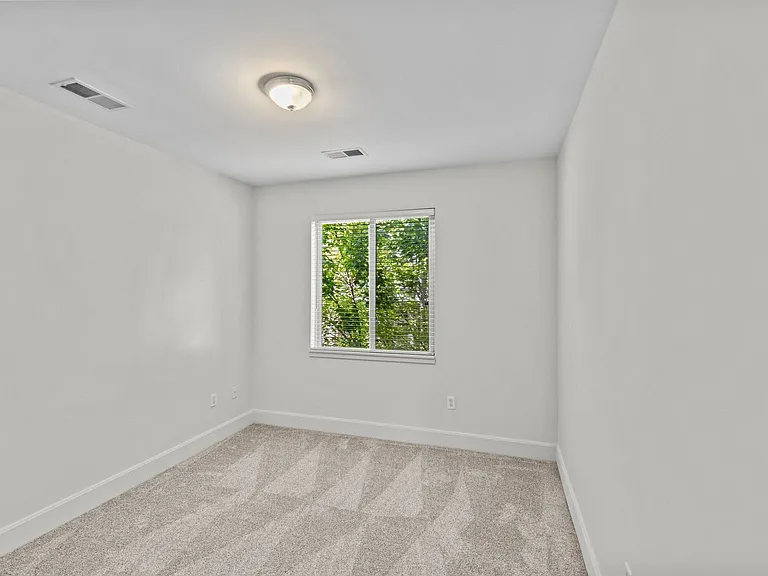 420 Queens Rd #7 — Photo 40
