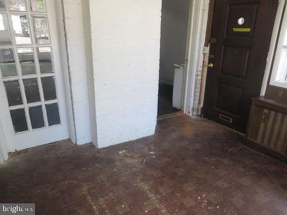 2nd image of 5920 W Oxford St