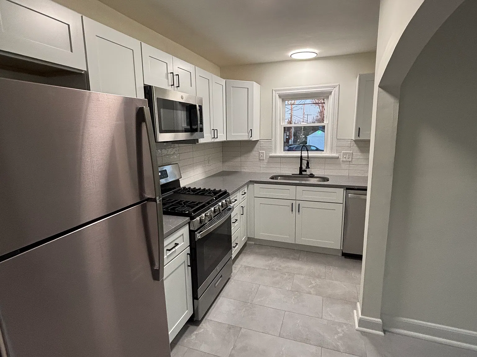 3 bed, 1.5 bath, $1,550 — Photo 3