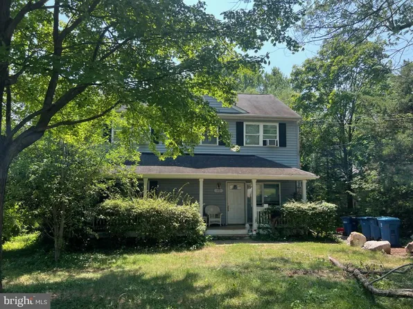 1937 Burfoot St, Falls Church, VA 22043